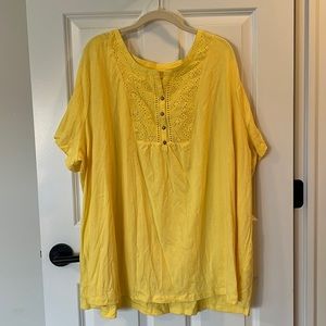 Short Sleeve Yellow Shirt with neck detail